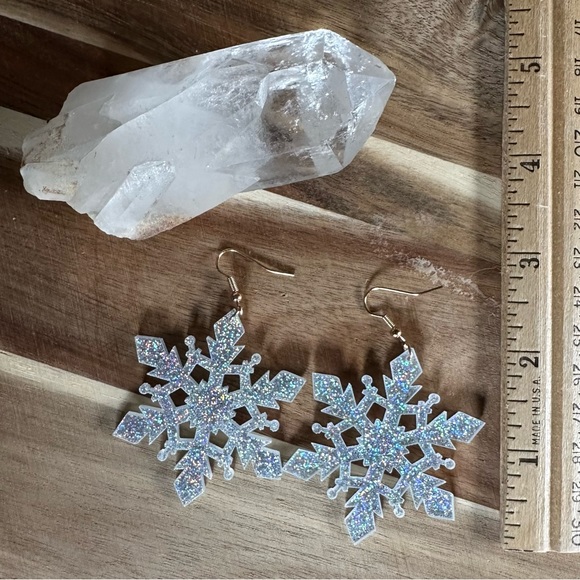 Acrylic Snowflake โ๏ธ dangling holographic earrings ๐ - Picture 3 of 7